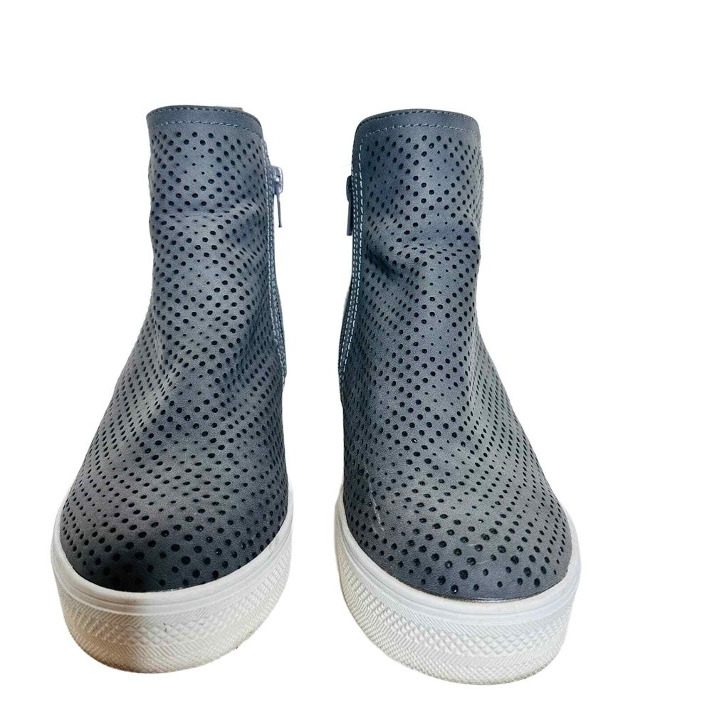 Olive Street Perforated Platform Sneakers 7 Casual Travel Athleisure Sporty Gray — image 8 of 8